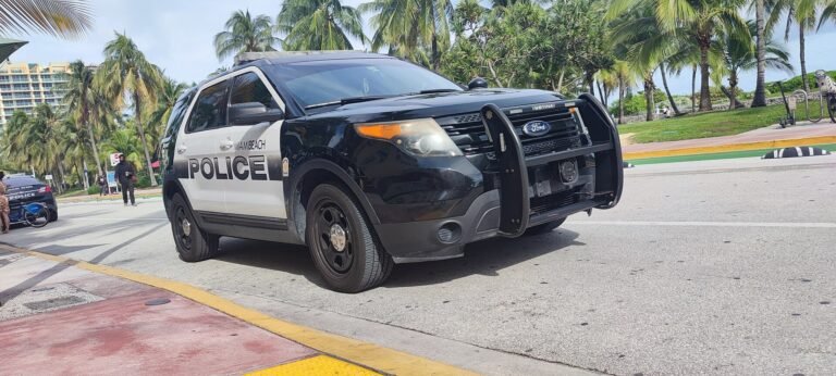 Ford Police Car - Miami Beach (Florida)