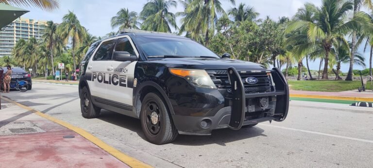 Ford Police Car - Miami Beach (Florida)
