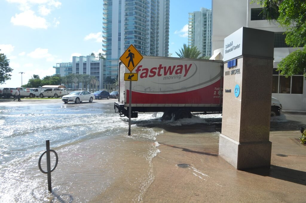 Sunny day high tide nuisance flooding in en:Brickell, downtown Miami Florida. The morning high tide on October 17, 2016.