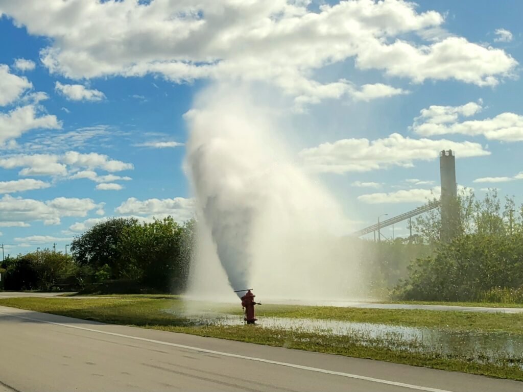 Broken Fire hydrant leak high-pressure water spout (2023, Vero Beach, Florida)